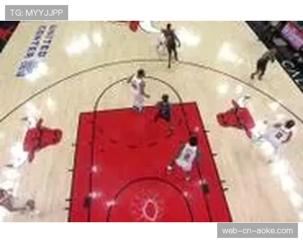 消息：在尼克斯对阵公牛的比赛中，现场为电影《空中大灌篮3》举办推广活动