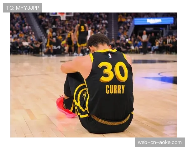 场边花絮：库里赛前热身连续命中Logo Shot，客场球迷惊呼